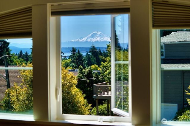 1902 NE 73rd Street, Seattle, WA 98115