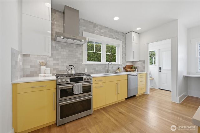 1902 NE 73rd Street, Seattle, WA 98115