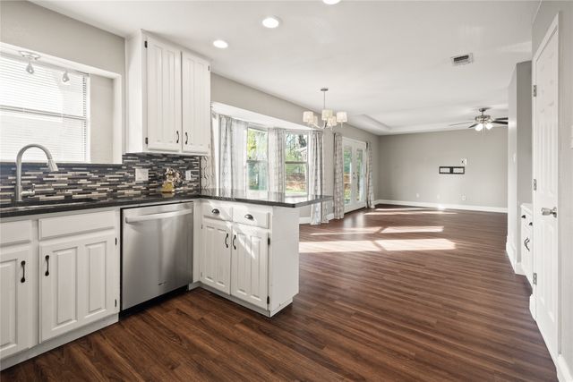 1094 Palm Court, Mansfield, TX 76063