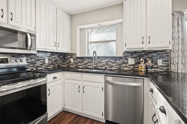 1094 Palm Court, Mansfield, TX 76063