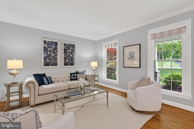 7211 LAKETREE DR, Fairfax Station, VA 22039