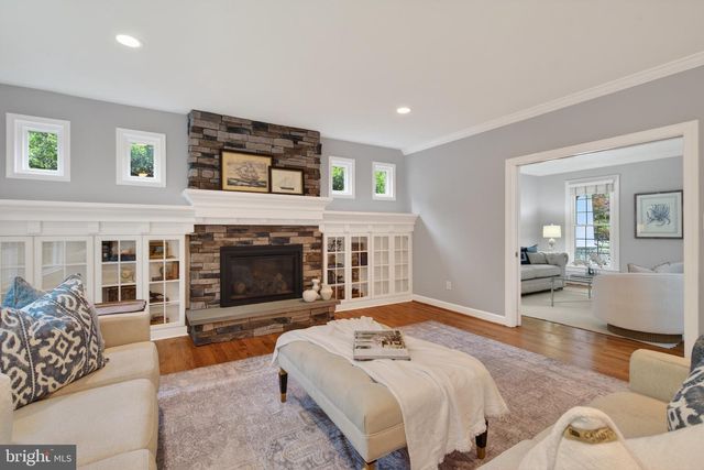 7211 LAKETREE DR, Fairfax Station, VA 22039