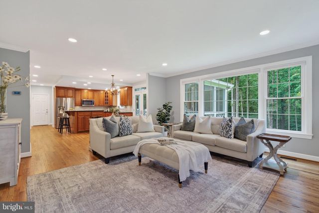 7211 LAKETREE DR, Fairfax Station, VA 22039