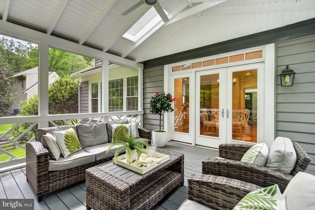 7211 LAKETREE DR, Fairfax Station, VA 22039