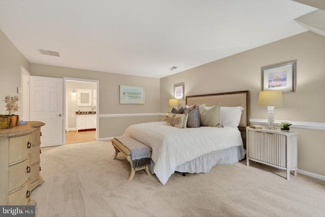 7211 LAKETREE DR, Fairfax Station, VA 22039