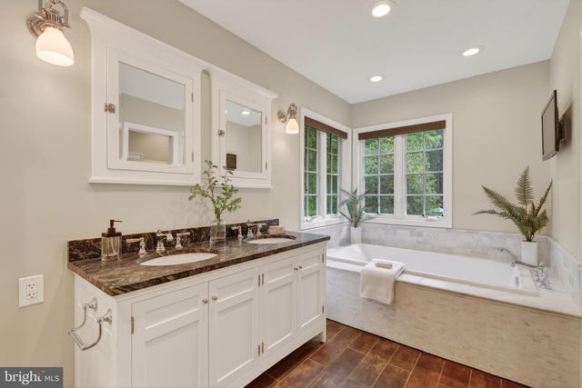 7211 LAKETREE DR, Fairfax Station, VA 22039