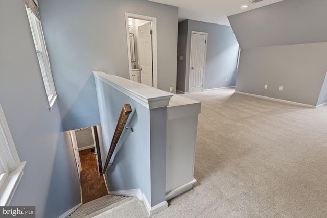 7211 LAKETREE DR, Fairfax Station, VA 22039