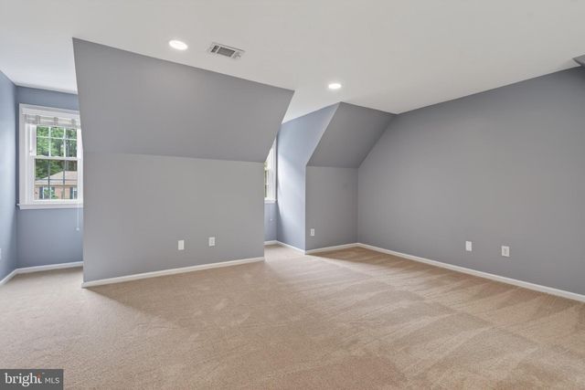 7211 LAKETREE DR, Fairfax Station, VA 22039
