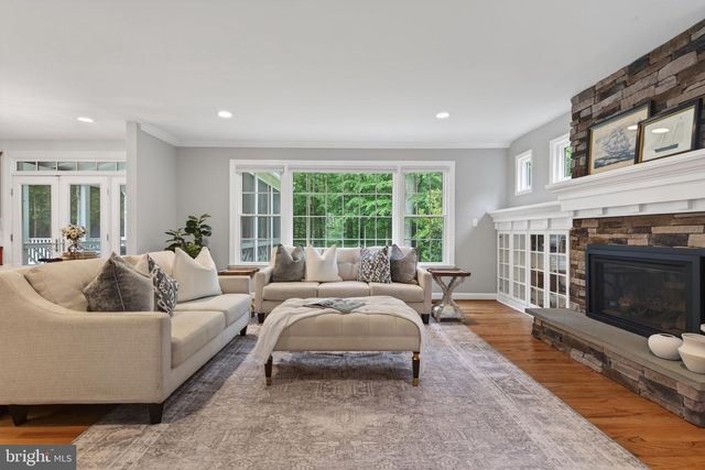 7211 LAKETREE DR, Fairfax Station, VA 22039