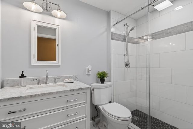 7211 LAKETREE DR, Fairfax Station, VA 22039