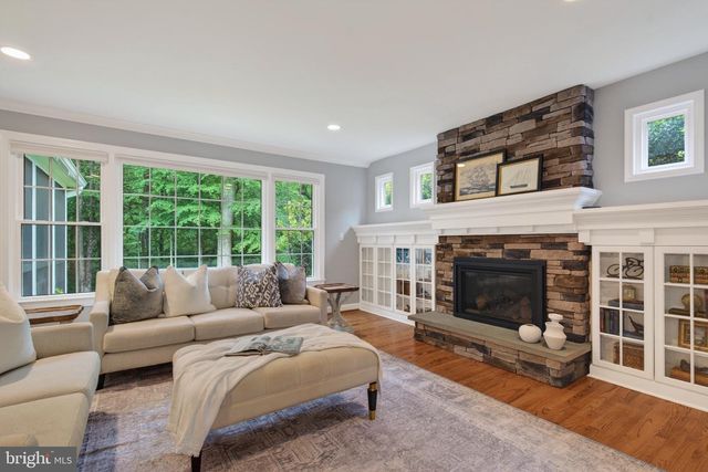 7211 LAKETREE DR, Fairfax Station, VA 22039