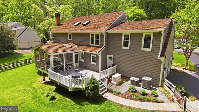 7211 LAKETREE DR, Fairfax Station, VA 22039