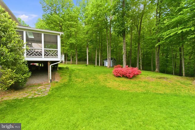 7211 LAKETREE DR, Fairfax Station, VA 22039