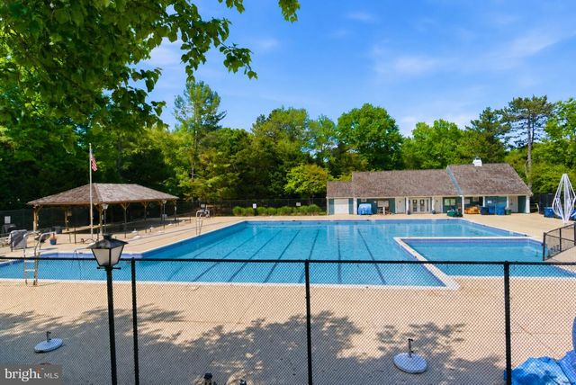 7211 LAKETREE DR, Fairfax Station, VA 22039