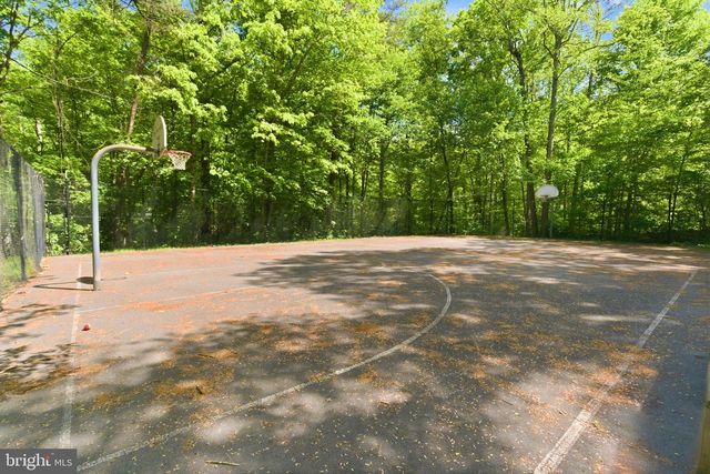 7211 LAKETREE DR, Fairfax Station, VA 22039