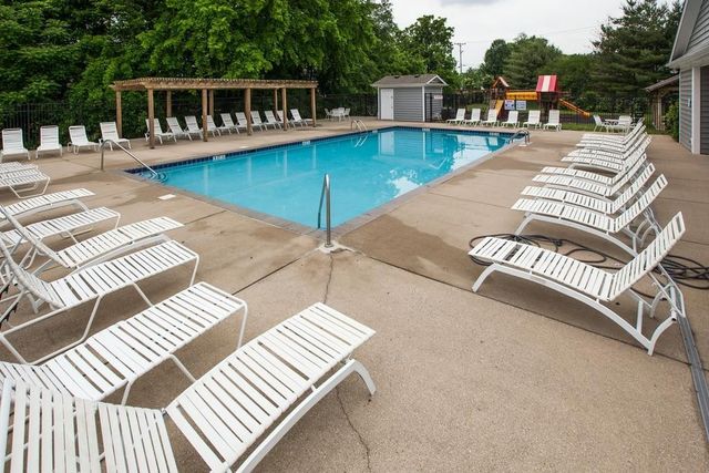 1037 McKenna Dr, Thompsons Station, TN 37179