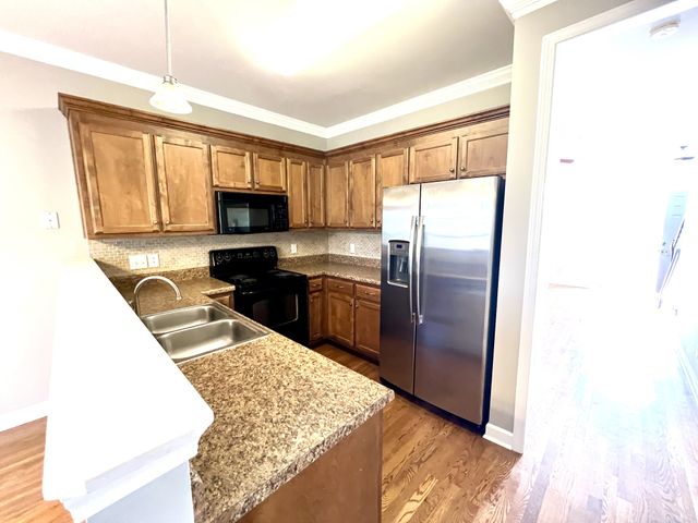 1037 McKenna Dr, Thompsons Station, TN 37179