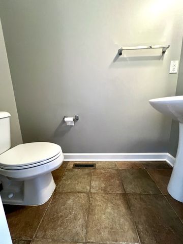 1037 McKenna Dr, Thompsons Station, TN 37179