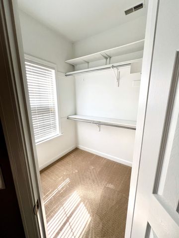 1037 McKenna Dr, Thompsons Station, TN 37179