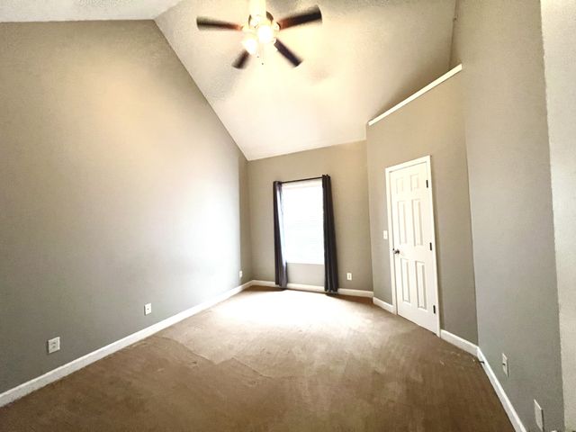 1037 McKenna Dr, Thompsons Station, TN 37179