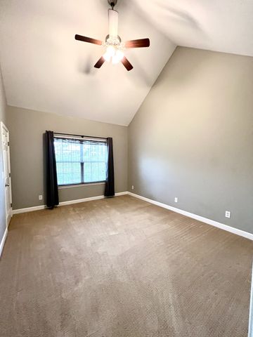 1037 McKenna Dr, Thompsons Station, TN 37179