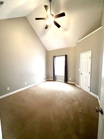 1037 McKenna Dr, Thompsons Station, TN 37179