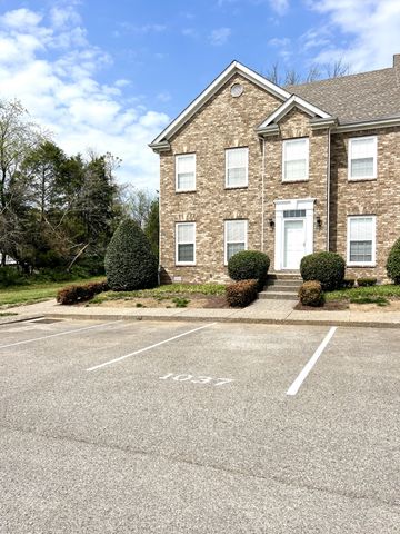1037 McKenna Dr, Thompsons Station, TN 37179