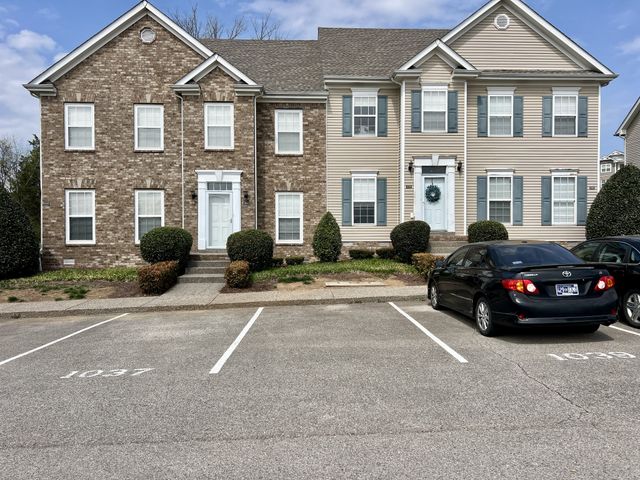 1037 McKenna Dr, Thompsons Station, TN 37179