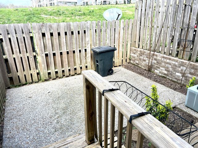 1037 McKenna Dr, Thompsons Station, TN 37179