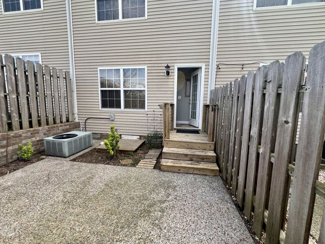 1037 McKenna Dr, Thompsons Station, TN 37179