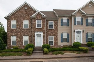 1037 McKenna Dr, Thompsons Station, TN 37179