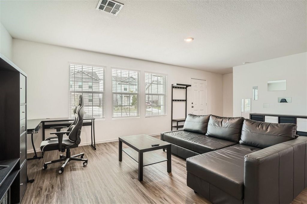 13803 Mussel RUN, Elgin, TX 78621