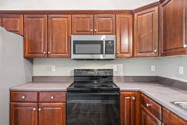 676 Hunters Ln, Hopkinsville, KY 42240