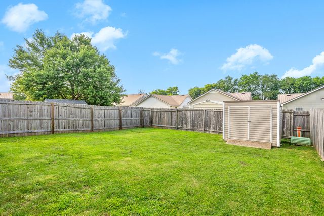 676 Hunters Ln, Hopkinsville, KY 42240