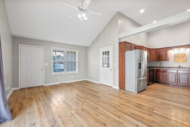 676 Hunters Ln, Hopkinsville, KY 42240