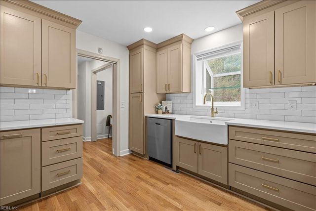 8957 River CRES, Suffolk, VA 23433