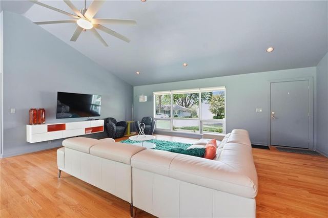 6723 W 66th Street, Overland Park, KS 66202