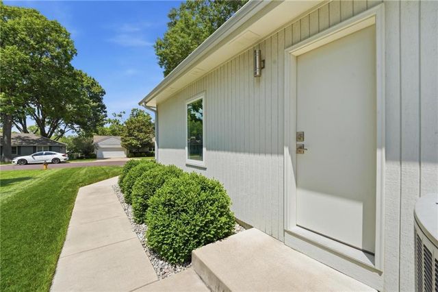 6723 W 66th Street, Overland Park, KS 66202