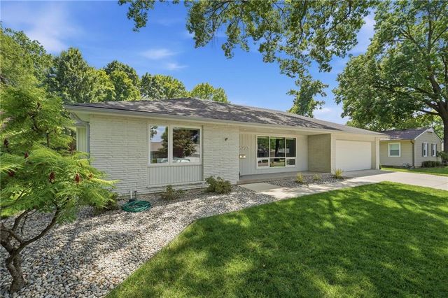 6723 W 66th Street, Overland Park, KS 66202