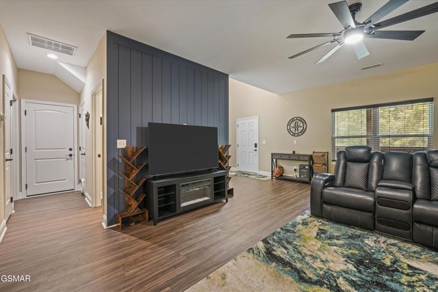 1836 Big Buck Lane, Sevierville, TN 37876