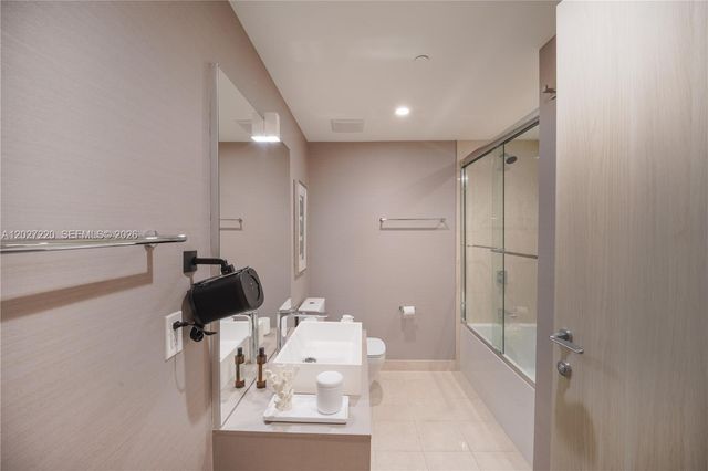 1000 Brickell Plz 3705, Miami, FL 33131