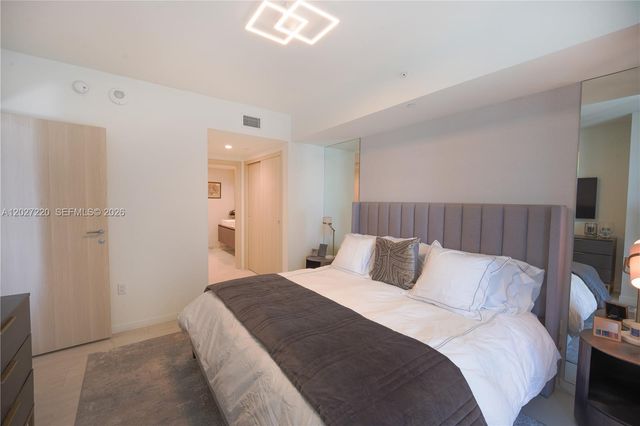 1000 Brickell Plz 3705, Miami, FL 33131