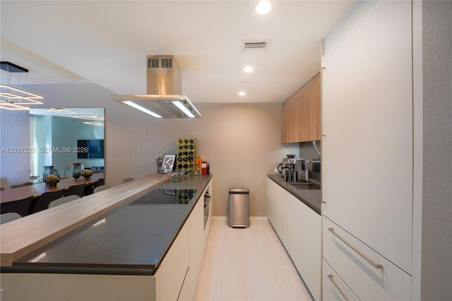 1000 Brickell Plz 3705, Miami, FL 33131