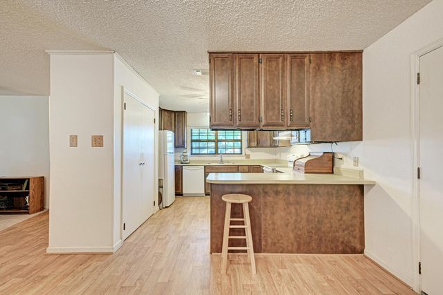 807 Ross CIR, Lockhart, TX 78644