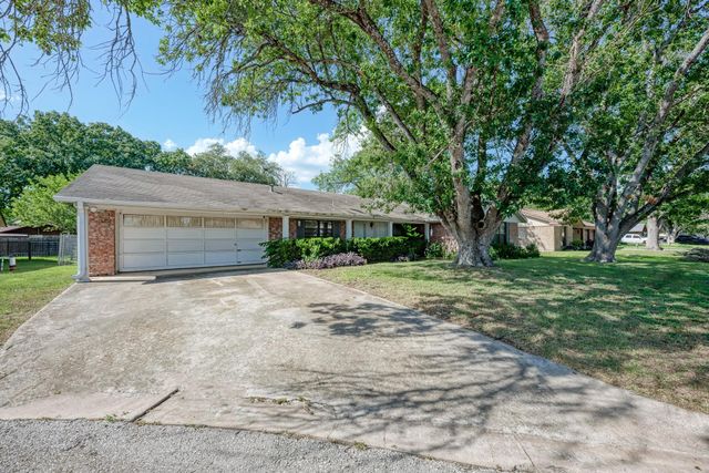 807 Ross CIR, Lockhart, TX 78644