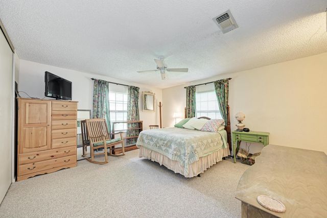 807 Ross CIR, Lockhart, TX 78644