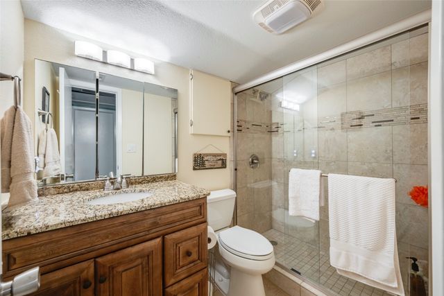 5200 Country Club Drive, De Cordova, TX 76049