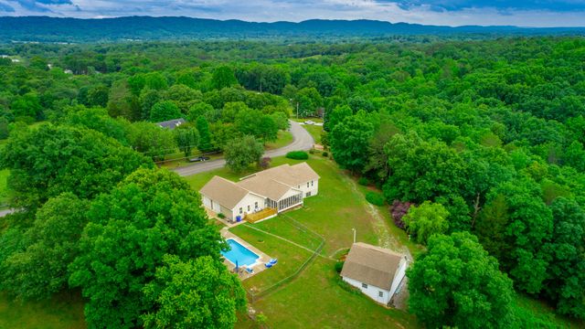 10005 Runyan Hills Lane, Ooltewah, TN 37363