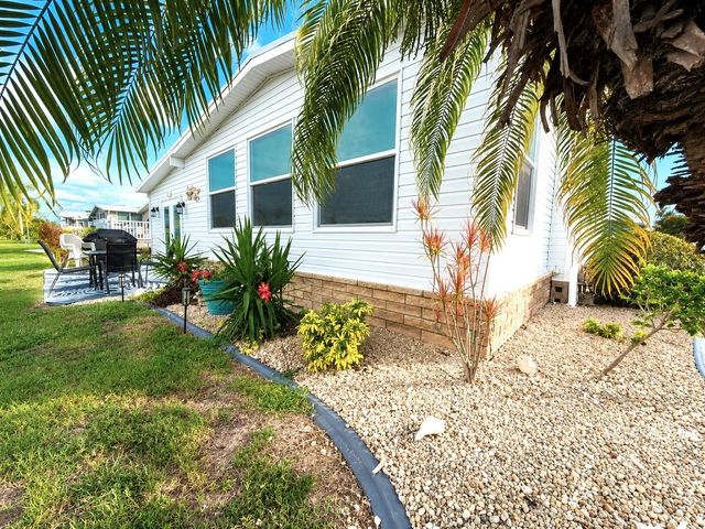216 MARTINIQUE ROAD, North Port, FL 34287