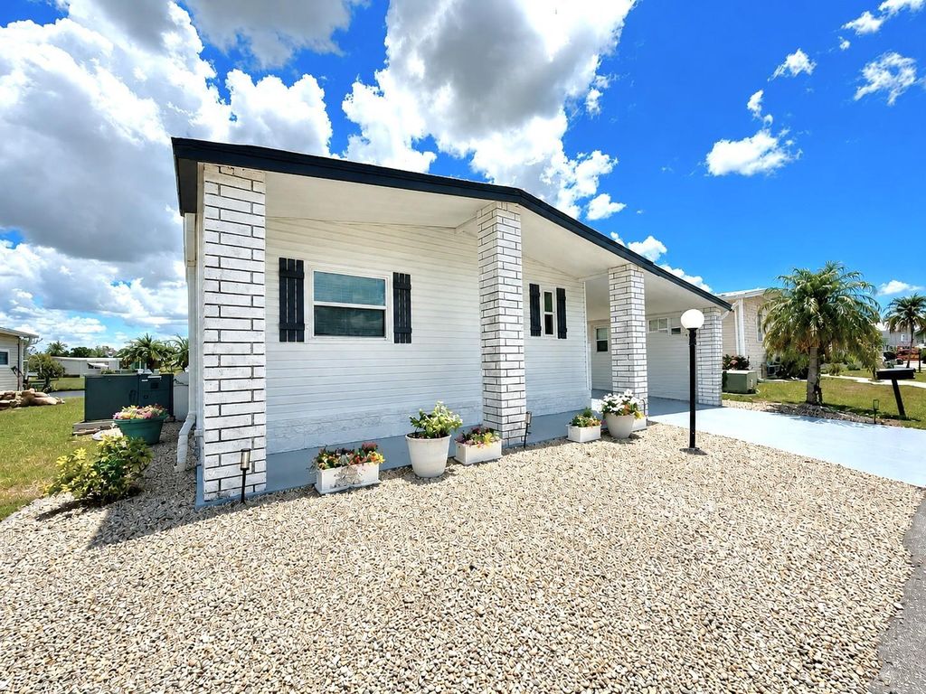 216 MARTINIQUE ROAD, North Port, FL 34287